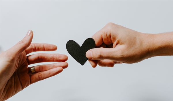giving_a_heart